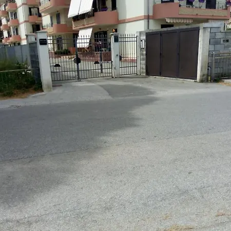 Mansarda Due Torri Daire Rometta Marea
